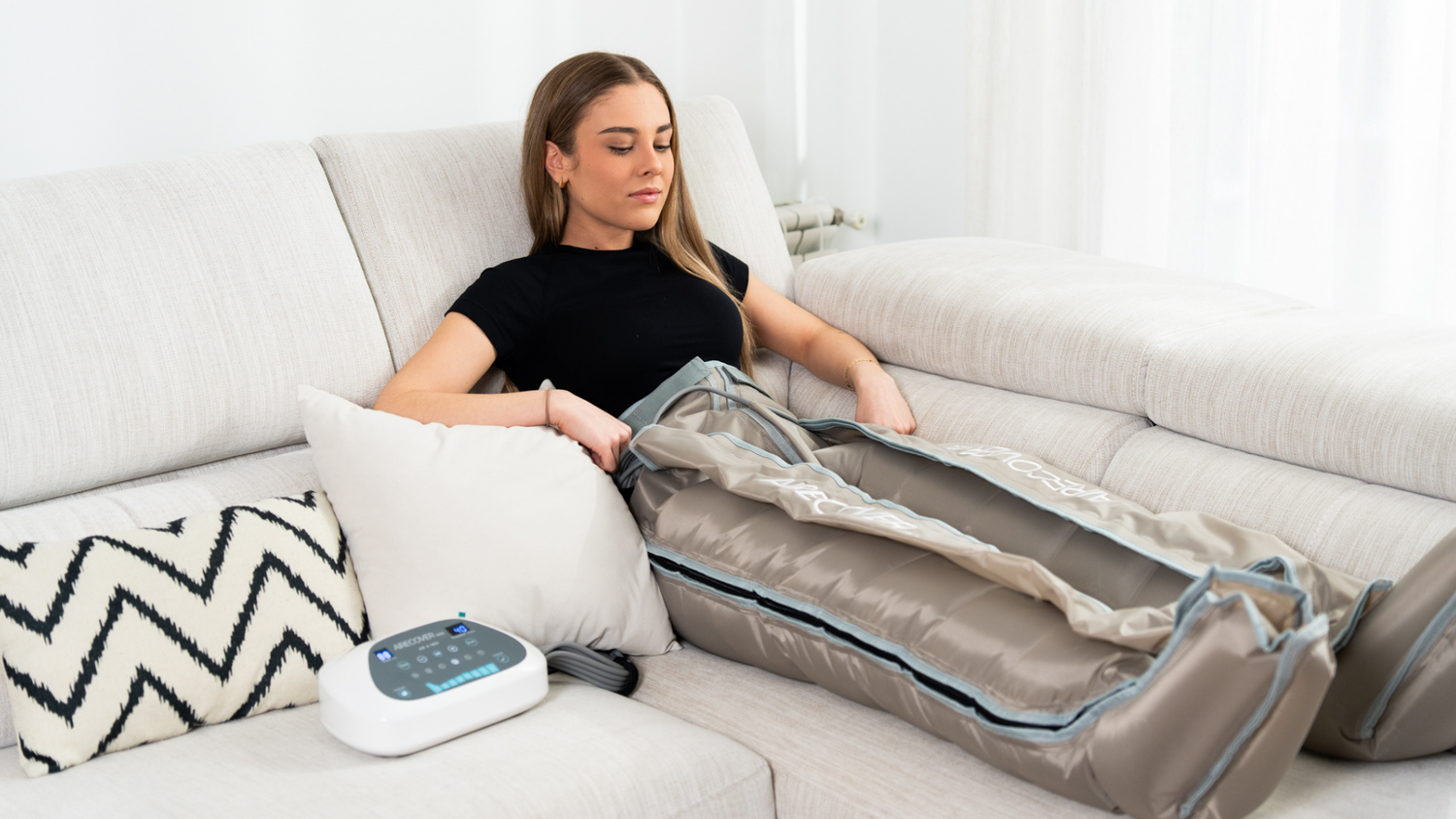 De la pubertad a la menopausia: cómo tus hormonas afectan tu cuerpo y cómo aliviarlo con presoterapia en casa